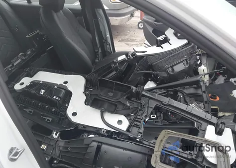 2025 BMW 530I xDrive из США, поврежденный, VIN WBA53FJ04SCU03086